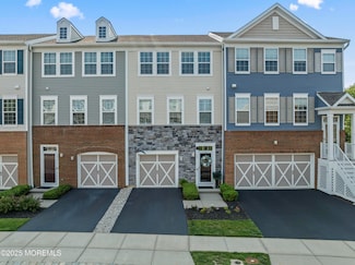 126 Waypoint Dr, Eatontown, NJ 07724