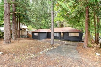 18222 30th Ave NE, Lake Forest Park, WA 98155