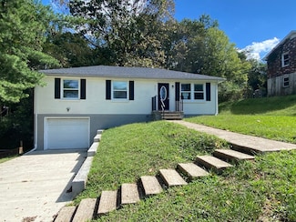 917 E Happy Hollow Dr, Clarksville, TN 37040