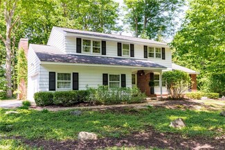 136 Stanwood Ln, Manlius, NY 13104