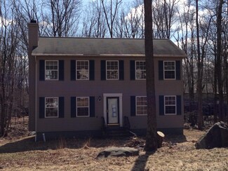 19 Hunters Woods Dr, East Stroudsburg, PA 18301