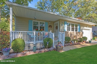 8 Wisconsin Ln, Whiting, NJ 08759