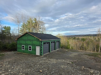 1801 Hostile Valley Rd, Palermo, ME 04354