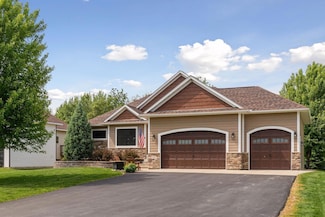 227 Maple Ln, Jordan, MN 55352
