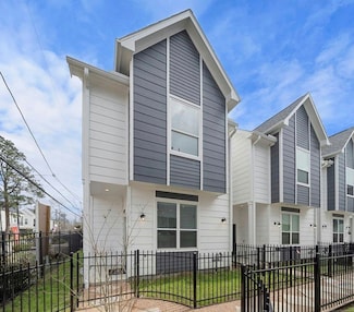 1538 W Tidwell Rd, Houston, TX 77091