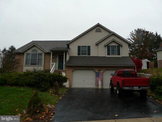 110 Westview Dr, Akron, PA 17501