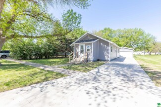 712 4th St, Onawa, IA 51040