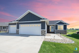 622 Creekside Trail, Harrisburg, SD 57032
