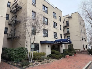 11 Wooleys Ln Unit 1, Great Neck, NY 11023