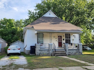 918 W 3rd St, Webb City, MO 64870