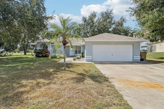 37149 Sandy Ln, Grand Island, FL 32735