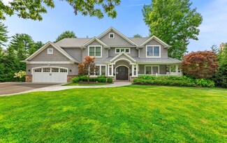 15 Wagamon Dr, Woodbury, NY 11797