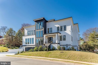 6307 35th St N, Arlington, VA 22213