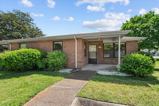 327 Deer Lake Dr, Nashville, TN 37221