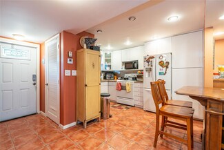 820 S Hollybrook Dr Unit 101, Pembroke Pines, FL 33025