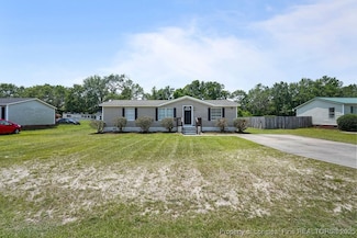 226 Twin Creeks Dr, Raeford, NC 28376