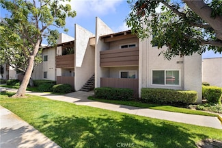 17522 Vandenberg Ln Unit 3, Tustin, CA 92780