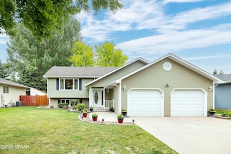 1925 27th Ave S, Grand Forks, ND 58201