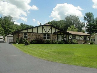 319 Woodland West Dr, Greenfield, IN 46140