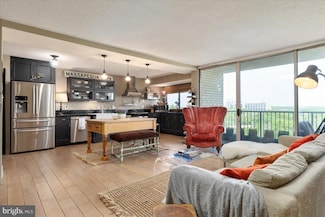 2500 N Van Dorn St Unit 801, Alexandria, VA 22302