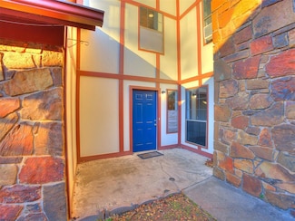 728 Rockridge Cir, Edmond, OK 73034