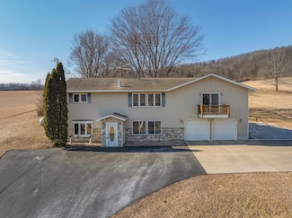 29270 Willow Creek Rd, Richland Center, WI 53581