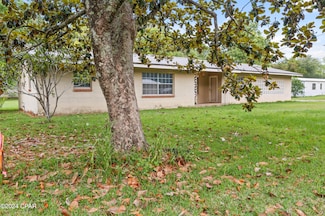 893 8th St, Chipley, FL 32428