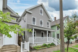 59 Pine St, Holyoke, MA 01040