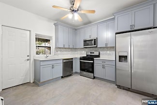 137 Devon St, Kearny, NJ 07032