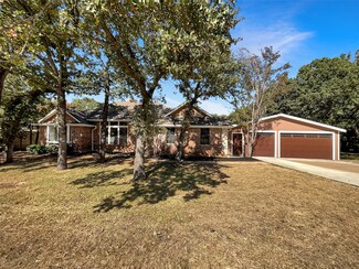 317 Diamond Ln, Burleson, TX 76028