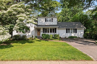 1142 Lakeshore Dr, Massapequa Park, NY 11762