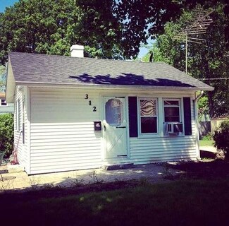 312 S Clifton Ave, Elgin, IL 60123