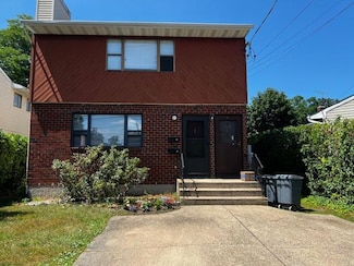 1 Mohegan Ave, Port Washington, NY 11050