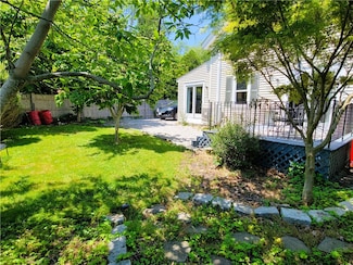 129 Connection St, Newport, RI 02840