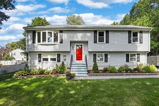18 Aegean Ln, Lowell, MA 01854