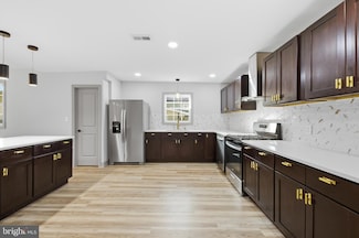 233 Chestnut St, Mount Holly, NJ 08060