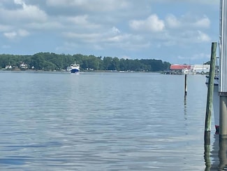 15 Edwards Ln, Reedville, VA 22539