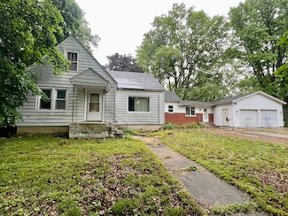 103 2nd St, Broadlands, IL 61816
