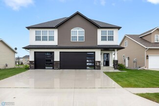 3112 E Foxtail Dr, West Fargo, ND 58078