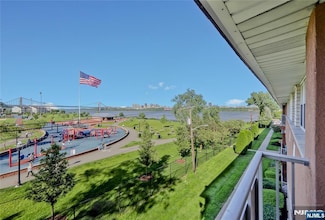 1111 River Rd Unit H20, Edgewater, NJ 07020