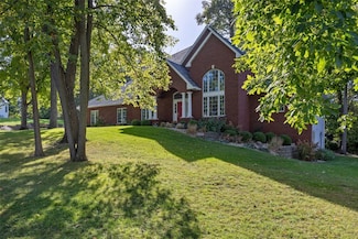 1775 Mackenzie Dr, Cedar Rapids, IA 52411