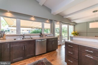 7761 Larzelere Ln, Wyncote, PA 19095