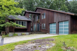 121 Austin Dr, Burlington, VT 05401