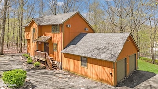 131 White Pine Dr, Milford, PA 18337