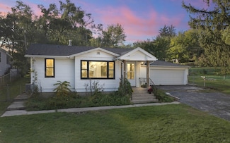 5203 Patton Dr, Wonder Lake, IL 60097