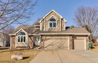 1028 58th St, West Des Moines, IA 50266