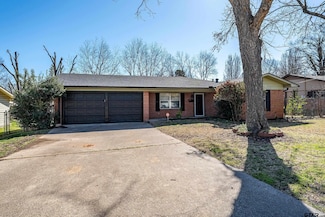 912 Moorehill Dr, Tyler, TX 75701