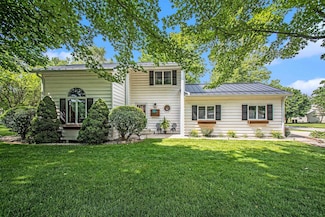 1116 Beechwood Dr, Nappanee, IN 46550