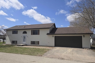 2521 Gk Ave, Decorah, IA 52101