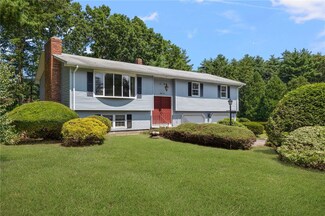 49 Magnolia Ln, Coventry, RI 02816
